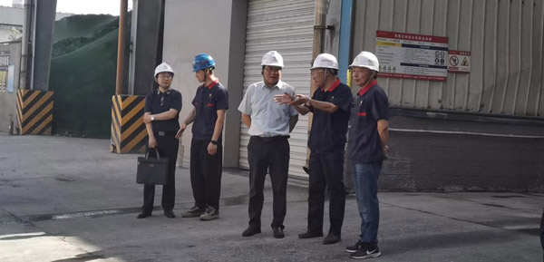 集團公司黨委委員、股份公司黨委書記、總經(jīng)理蔣培進到建材公司調(diào)...
